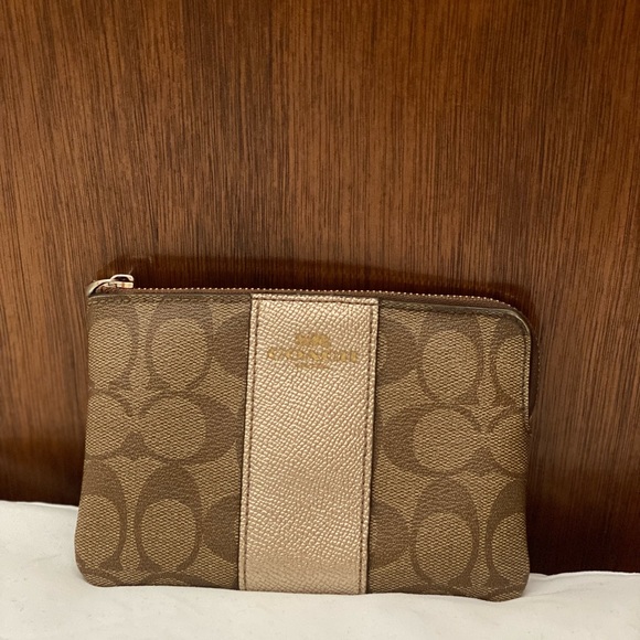 Coach Wristlet/Wallet - Picture 2 of 12